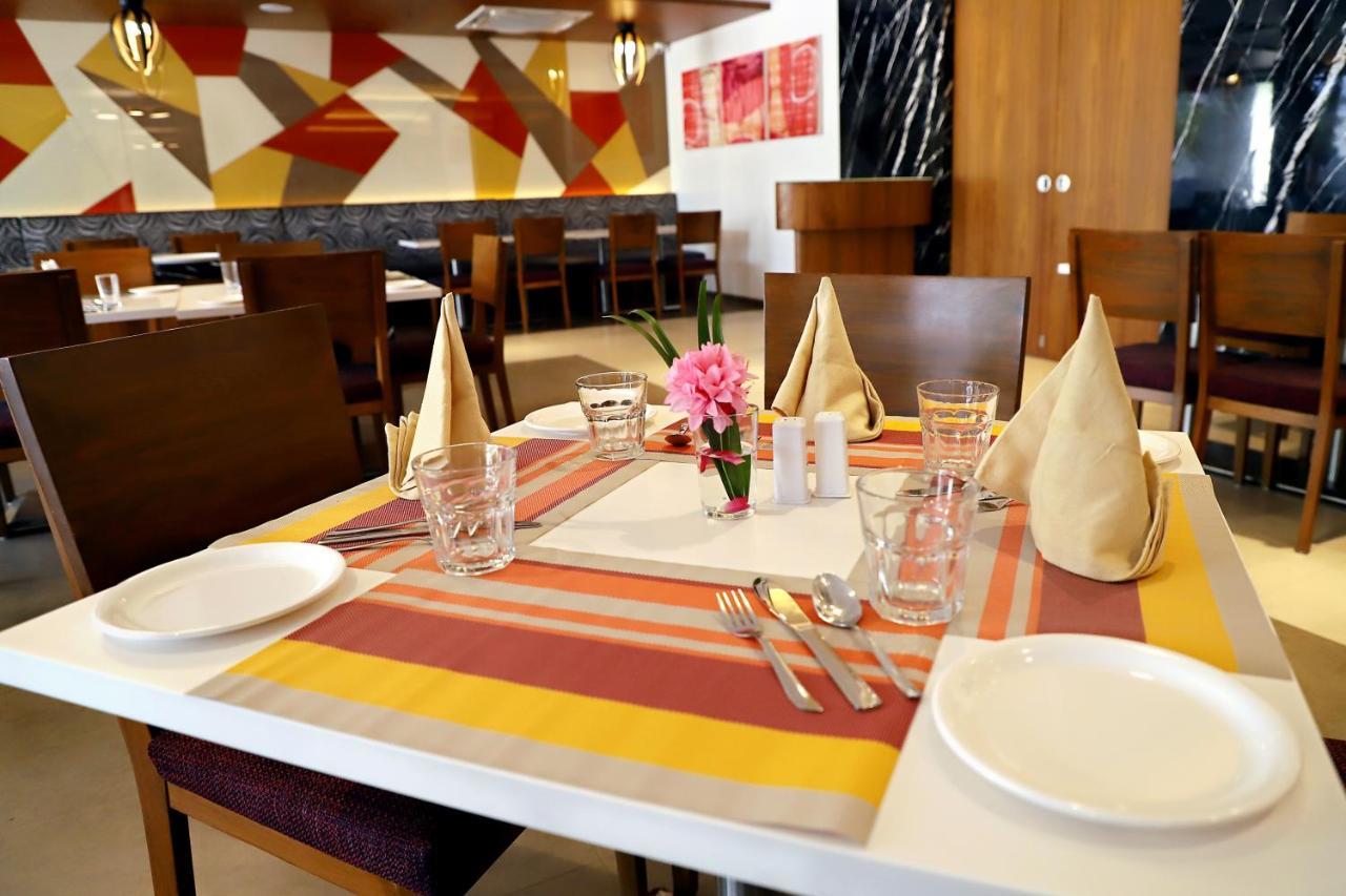 Quality Inn Patria Suites, Rajkot Εξωτερικό φωτογραφία
