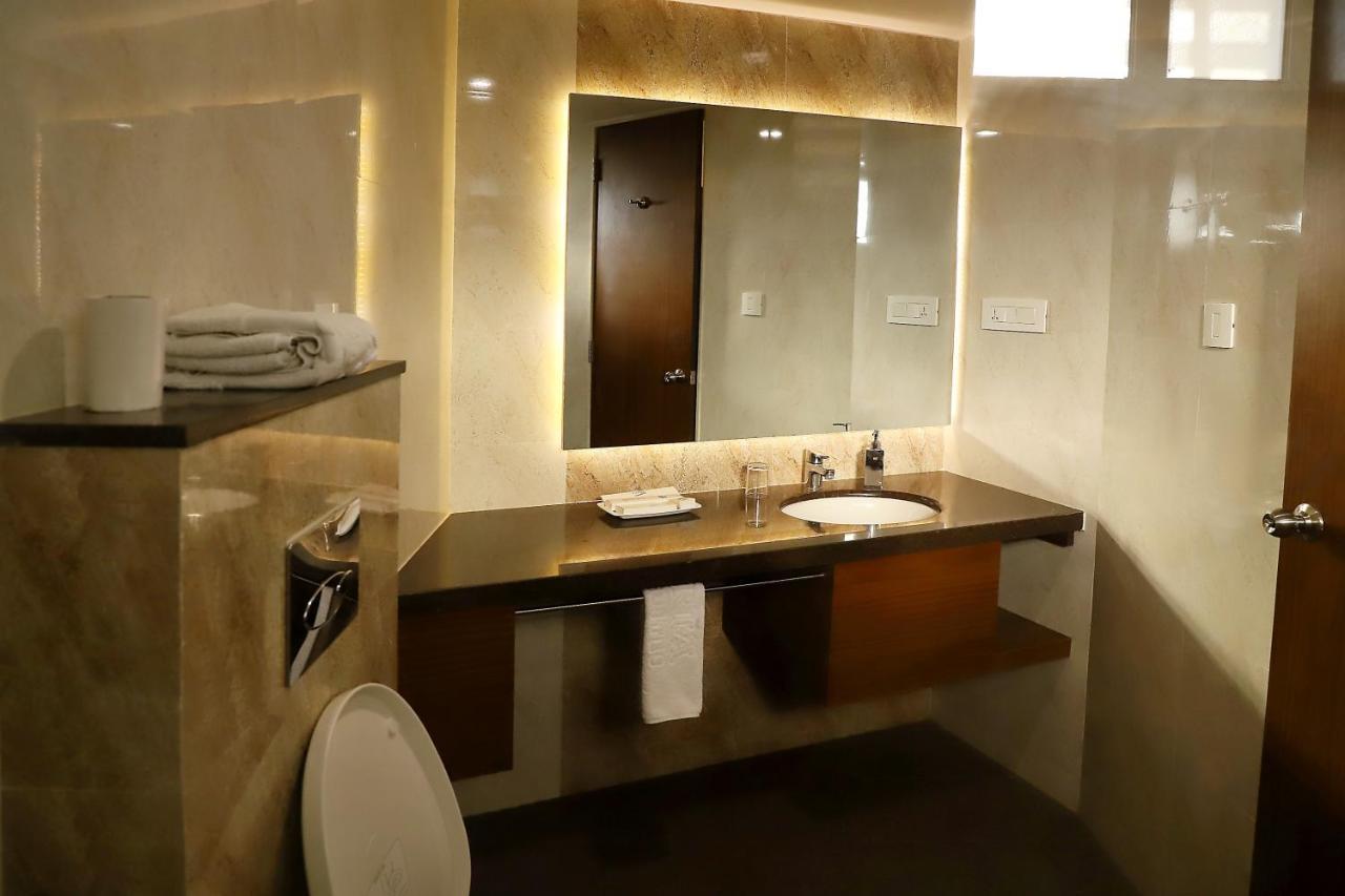 Quality Inn Patria Suites, Rajkot Εξωτερικό φωτογραφία