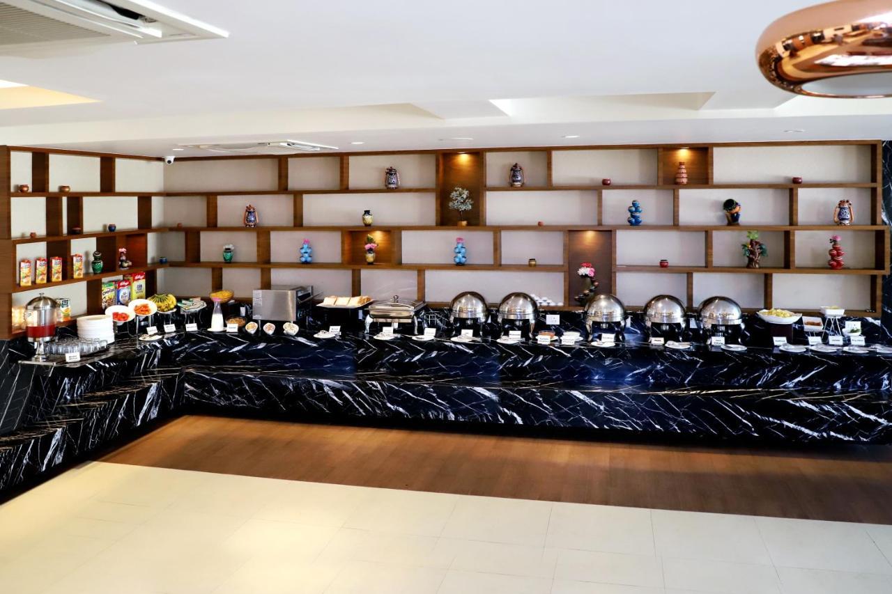 Quality Inn Patria Suites, Rajkot Εξωτερικό φωτογραφία
